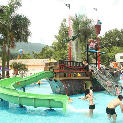 El equipo del parque del agua del juego de la aguamarina de la fibra de vidrio, barco pirata embroma los toboganes acuáticos