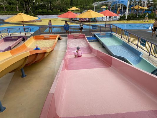Fibra de vidrio para niños tobogán acuático con soporte de acero galvanizado y altura personalizable para diversión en la piscina al aire libre