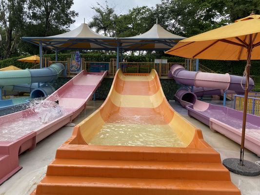Fibra de vidrio para niños tobogán acuático con soporte de acero galvanizado y altura personalizable para diversión en la piscina al aire libre