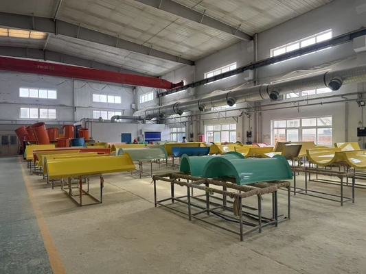 Diseño del equipo del parque acuático RTM Cuerpo de diapositivas de fibra de vidrio para piscinas Vison Parques acuáticos