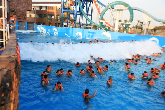 Waterfun Gran surf Tsunami Océano Piscina de agua con olas Parque de vacío 3 metros de altura