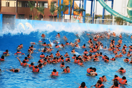 Waterfun Gran surf Tsunami Océano Piscina de agua con olas Parque de vacío 3 metros de altura