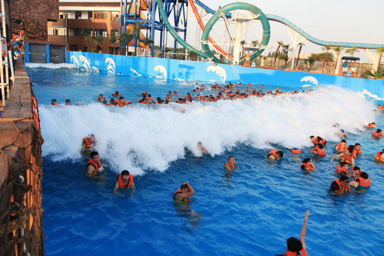 Waterfun Gran surf Tsunami Océano Piscina de agua con olas Parque de vacío 3 metros de altura