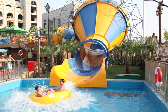 Parque comercial interior/al aire libre de los toboganes acuáticos de la fibra de vidrio de paseo medio del agua del tornado
