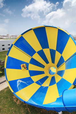 Los más nuevos toboganes acuáticos de la fibra de vidrio de la diversión del diseño para el parque del agua de la aventura en China