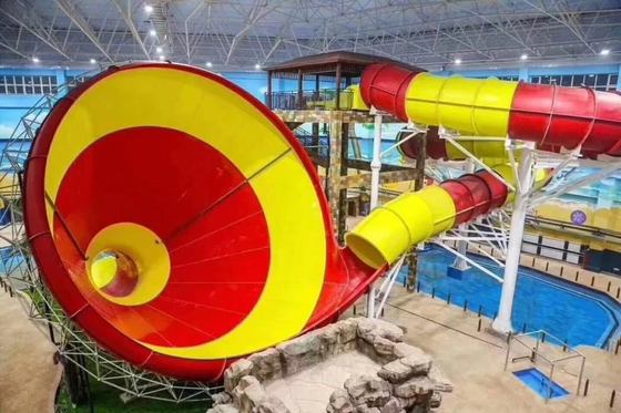 Fibra de vidrio Super Tornado Water Slide HT-31 con 14.6m de altura de plataforma y 720 pasajeros / hora de capacidad