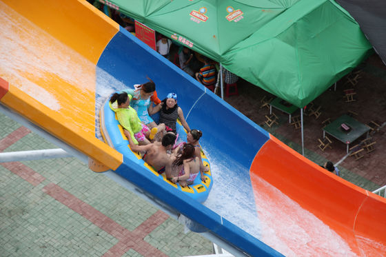 Colorido sobre los toboganes acuáticos de tierra de la fibra de vidrio, diapositiva de la piscina de la fibra de vidrio para el parque gigante del agua