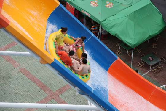 Los toboganes acuáticos grandes de alta velocidad de la fibra de vidrio en el agua parquean, 360 personas/h