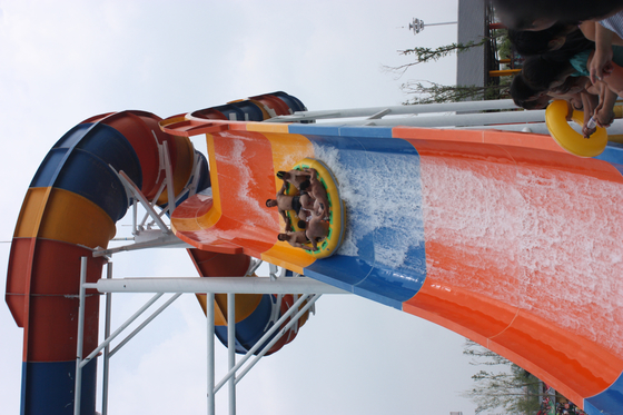 Los toboganes acuáticos grandes de alta velocidad de la fibra de vidrio en el agua parquean, 360 personas/h