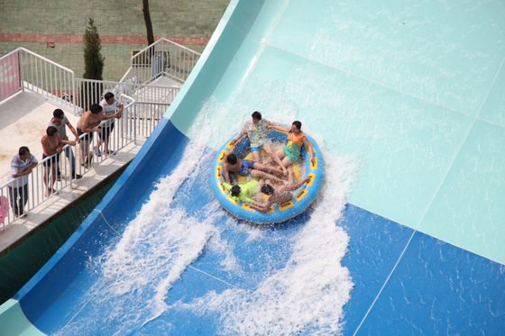 Los toboganes acuáticos grandes de alta velocidad de la fibra de vidrio en el agua parquean, 360 personas/h