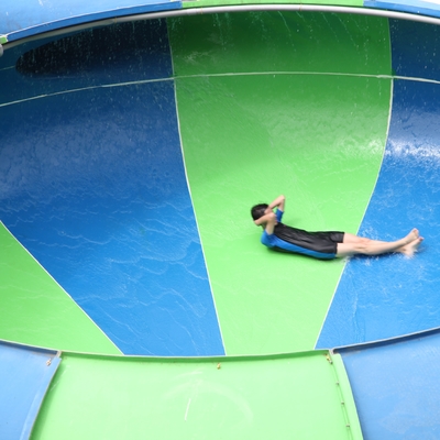 Tobogán acuático fácil del cuenco del espacio de los toboganes acuáticos de la fibra de vidrio de la instalación para el parque del agua
