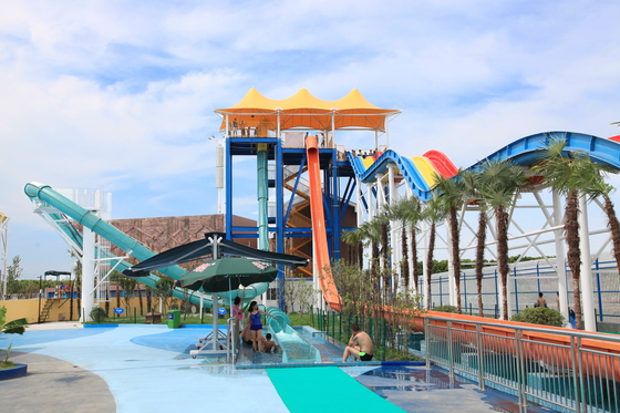 Tobogán acuático de fibra de vidrio Vision Aqua Loop para parques temáticos