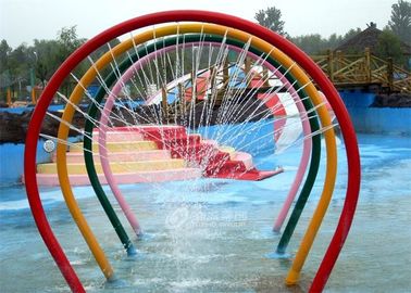 Tobogán acuático de la fibra de vidrio del arco del arco iris del espray de agua del niño para el parque de atracciones