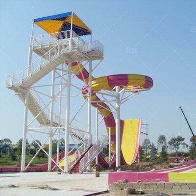 Deslizamiento acuático de boomerang de fibra de vidrio duradero con 18,75 m de altura y 1080 pasajeros / hora de capacidad para parques acuáticos