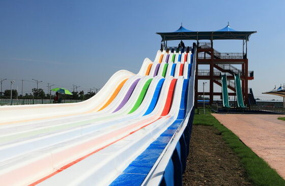 Tobogán acuático arcoíris multicanal para parque acuático | Tobogán de carreras con colchoneta de 4 carriles | Fabricante de toboganes arcoíris de fibra de vidrio desde 1994