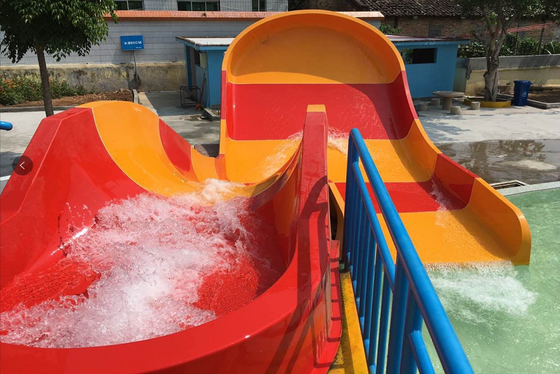 Tobogán de agua U-Turn para niños con huella compacta y balsa doble para diversión familiar | Estructura de acero galvanizado en caliente