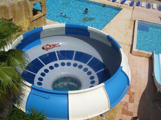 Space Bowl Water Slide con altura de plataforma de 10,65 m, capacidad para 180 personas y estructura de acero galvanizado en caliente