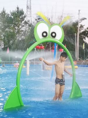 Equipo de juegos acuáticos para niños con estructura de acero galvanizado en caliente, tobogán de fibra de vidrio resistente a la corrosión y diseño de seguridad para aguas poco profundas