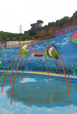 Equipo de juegos acuáticos para niños con estructura de acero galvanizado en caliente, tobogán de fibra de vidrio resistente a la corrosión y diseño de seguridad para aguas poco profundas