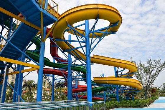 Deslizamiento de agua en espiral personalizado de múltiples carriles para parques acuáticos - Fabricante auditado por SGS