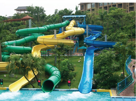 Deslizamiento de agua en espiral personalizado de múltiples carriles para parques acuáticos - Fabricante auditado por SGS