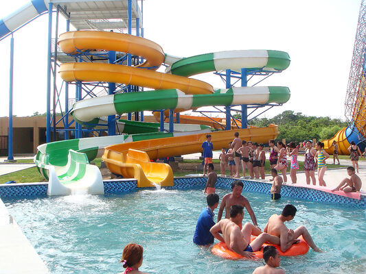 Deslizamiento de agua en espiral personalizado de múltiples carriles para parques acuáticos - Fabricante auditado por SGS