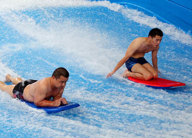 Diversión modificada para requisitos particulares de la máquina de la fibra de vidrio de la onda del jinete del flujo que practica surf para el parque del agua