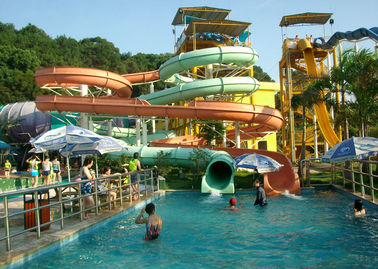 Equipo de Waterpark, fibra de vidrio abierta/diapositiva espiral cercana, altura de encargo de los toboganes acuáticos el 11m