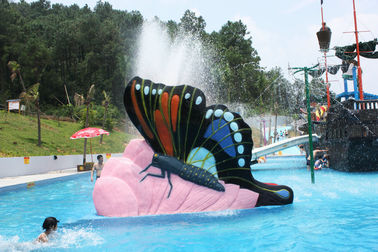 La piscina de agua interior de los niños del equipo del patio del agua resbala la fibra de vidrio de la mariposa
